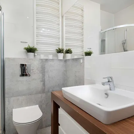 Elegant Slezna In With Parking By Renters * Breslavia