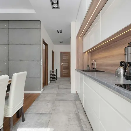 Elegant Slezna In With Parking By Renters Apartment *